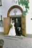 Das Brautpaar vor der Kirche